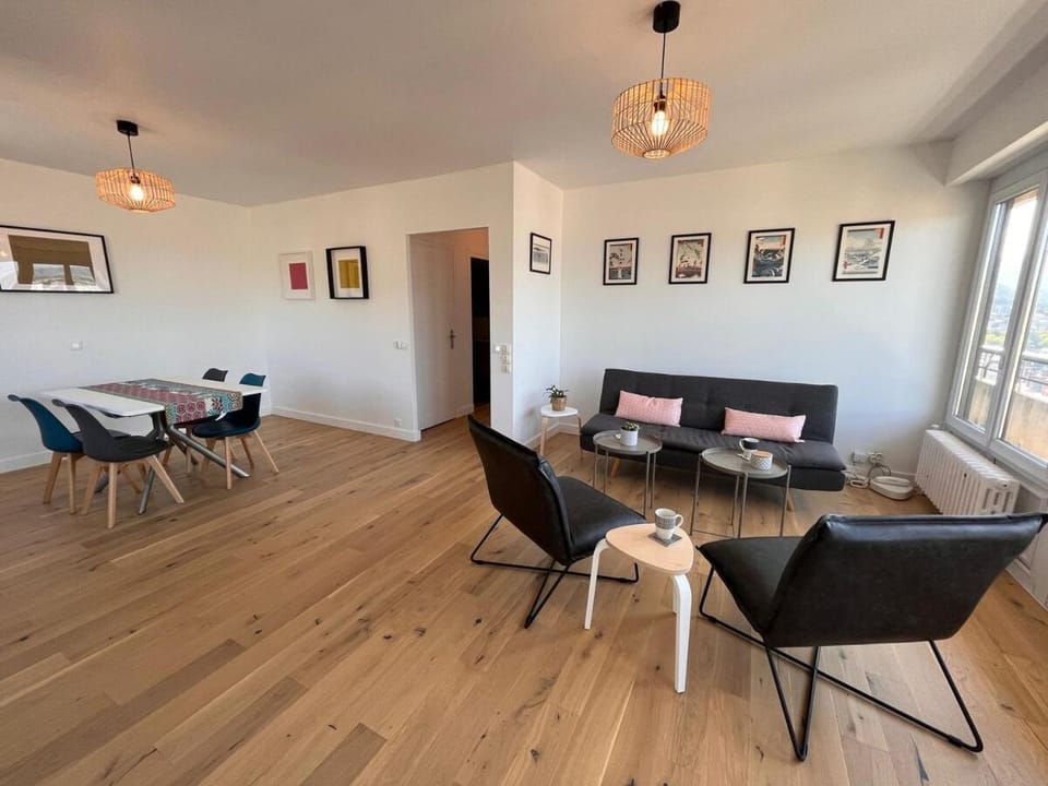 Newly renovated 12th floor central apartment 82m2 Apartment in Chambery