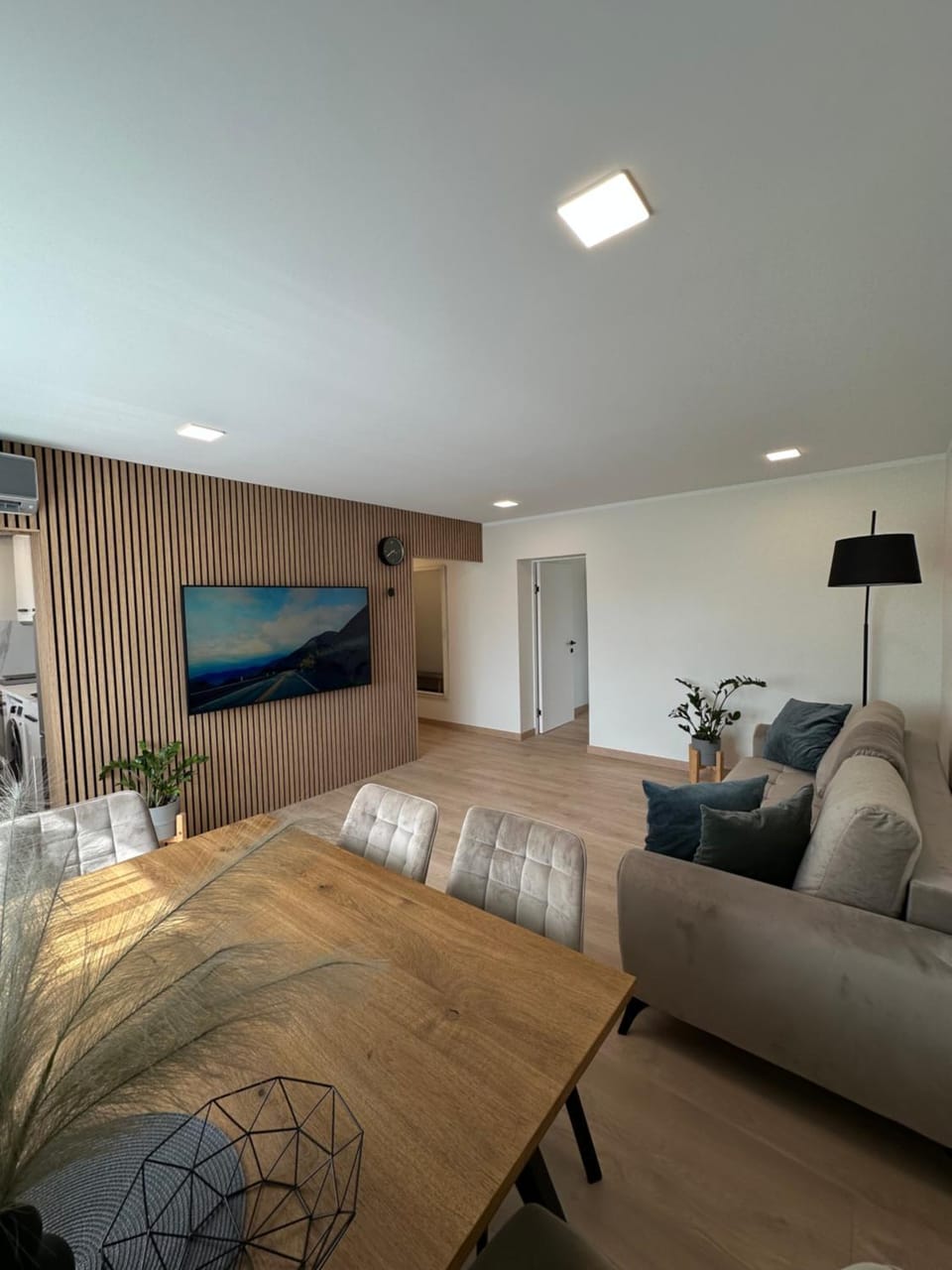 Living room, Photo of the whole room