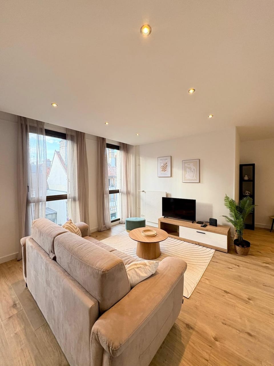 Communal lounge/ TV room