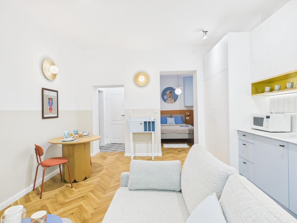 Kitchen or kitchenette, Seating area