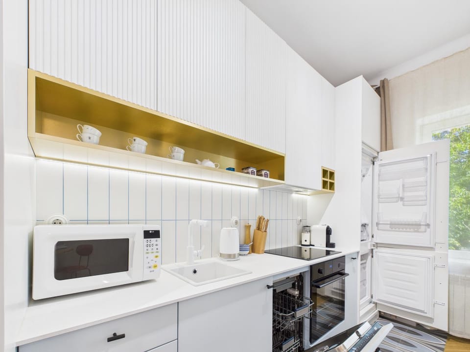 Kitchen or kitchenette, minibar, stove, toaster