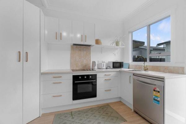 Kitchen or kitchenette, oven, stove