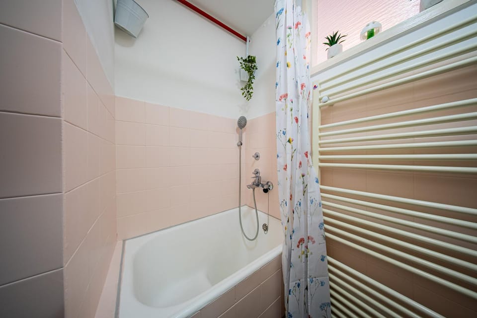 Shower, Toilet, Bathroom, Bath, hair dryier, heating, towels