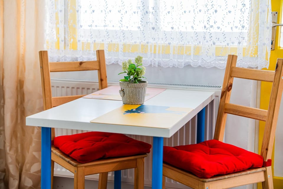 Day, View (from property/room), Living room, Decorative detail, Seating area, Dining area, heating, internet