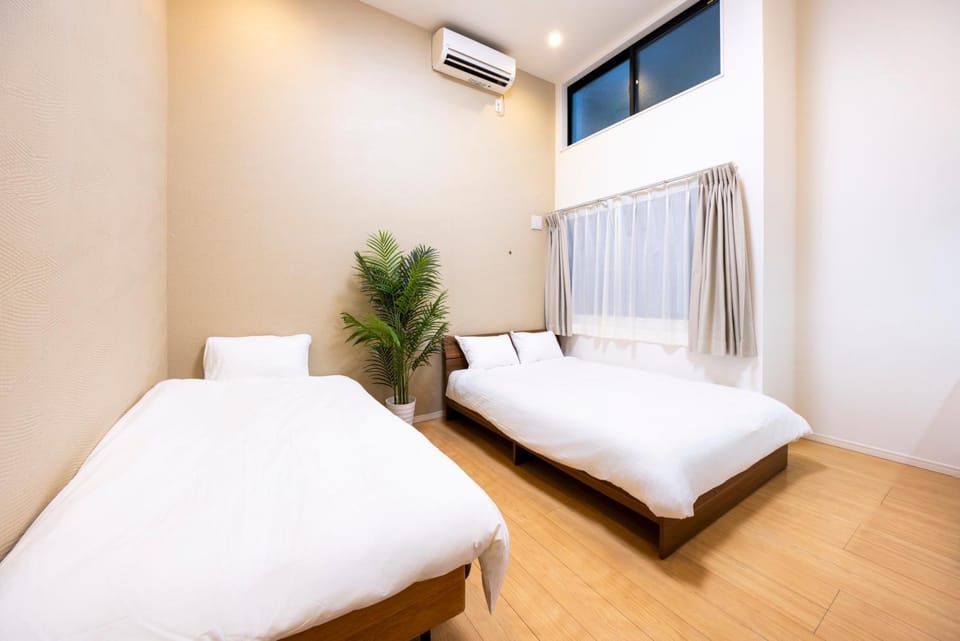 Bed, Living room
