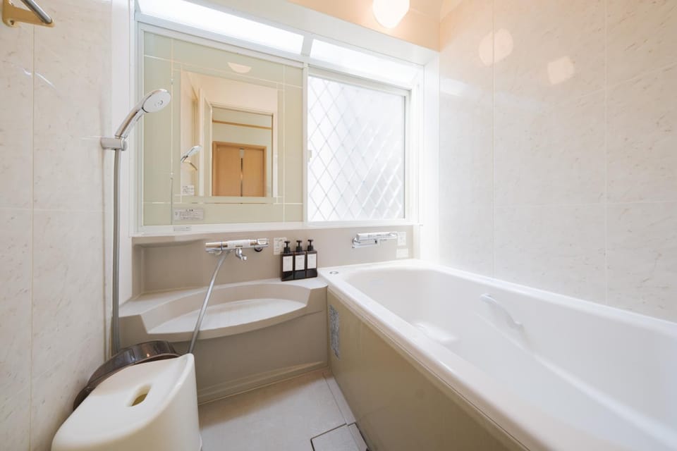 Spacious 123m2, 8 Beds, Stay up to 20 Guests, Local Home Horikiri Apartment in Japan