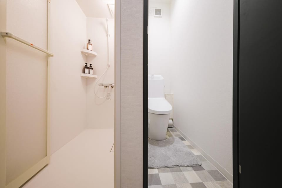 Spacious 123m2, 8 Beds, Stay up to 20 Guests, Local Home Horikiri Apartment in Japan