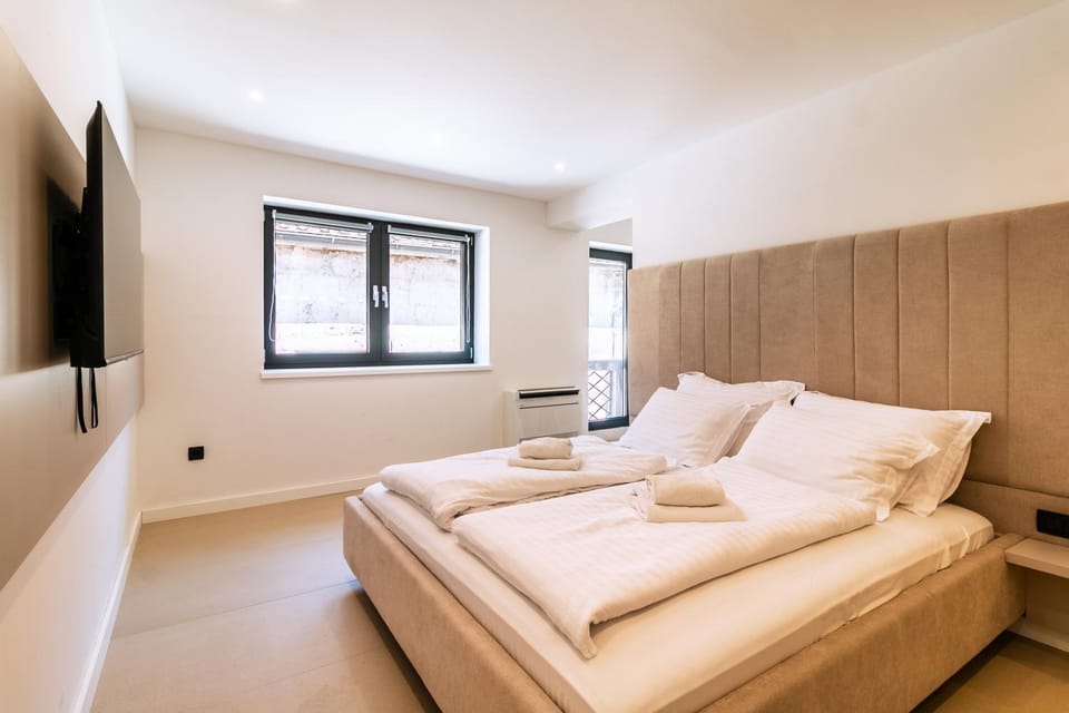 Bed, TV and multimedia