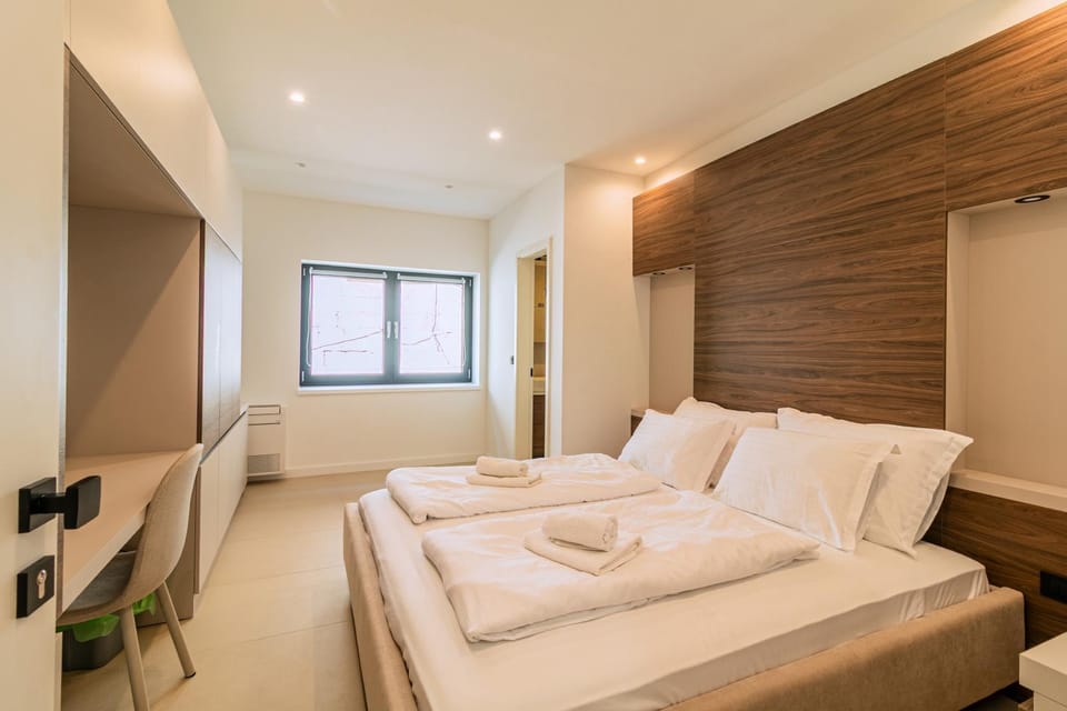 Bed, Bedroom, air conditioner
