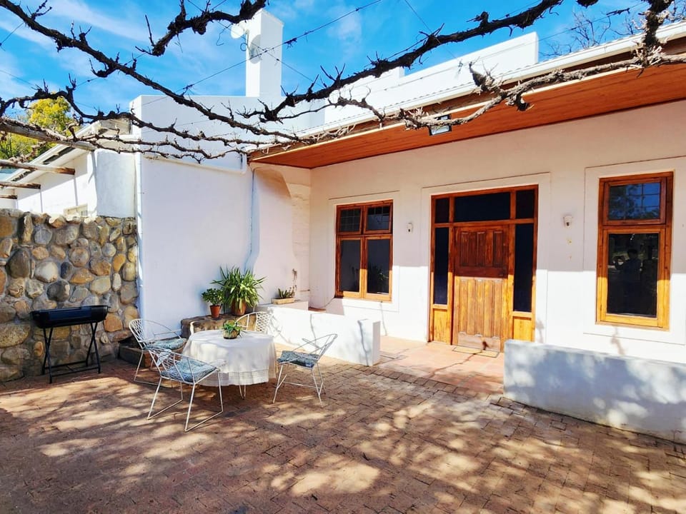 Property building, Patio, Facade/entrance