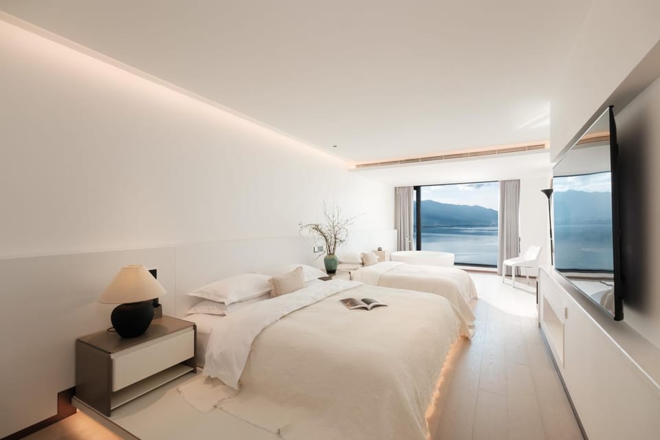 Bed, Natural landscape, Photo of the whole room, Bedroom