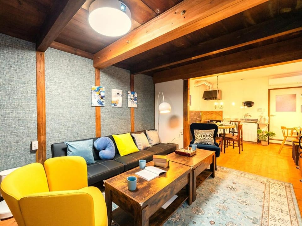 Fukuoka Meinohama Designer Holiday Home, Entire Rental up to 18 Guests House in Fukuoka