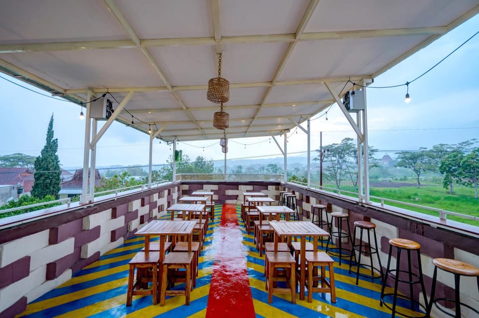Restaurant/places to eat, Seating area, Mountain view, Area and facilities