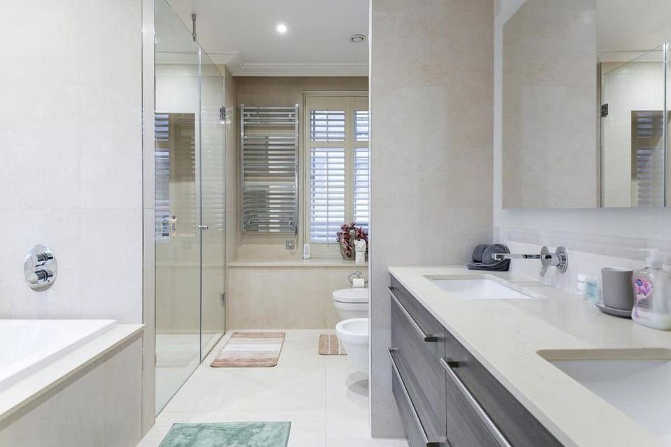 Exclusive Two-Bed Flat on Iconic Park Lane PL15A Apartment in City of Westminster