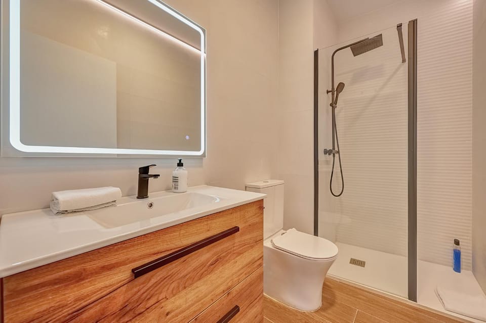 Shower, Bathroom, towels