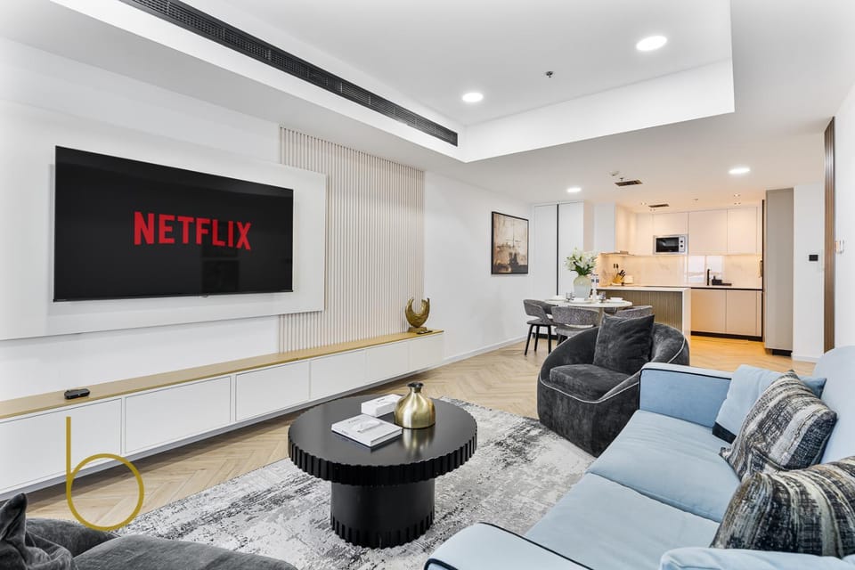 TV and multimedia, Kitchen or kitchenette, Living room, Seating area