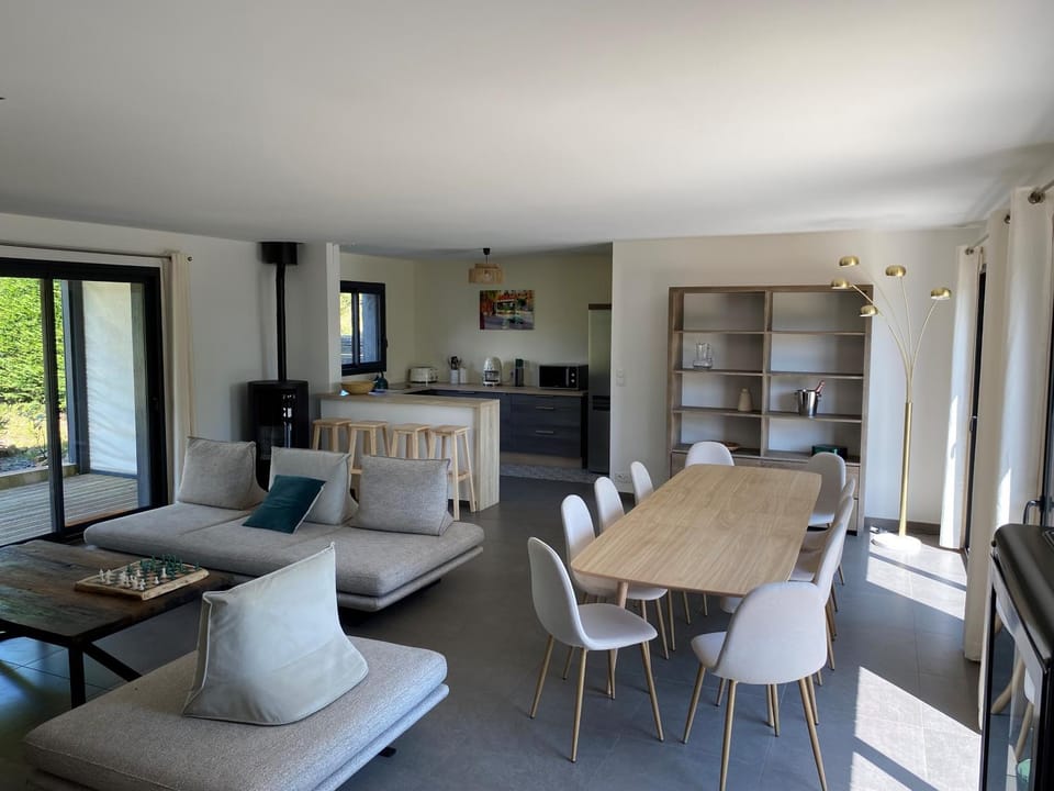 Living room, Dining area