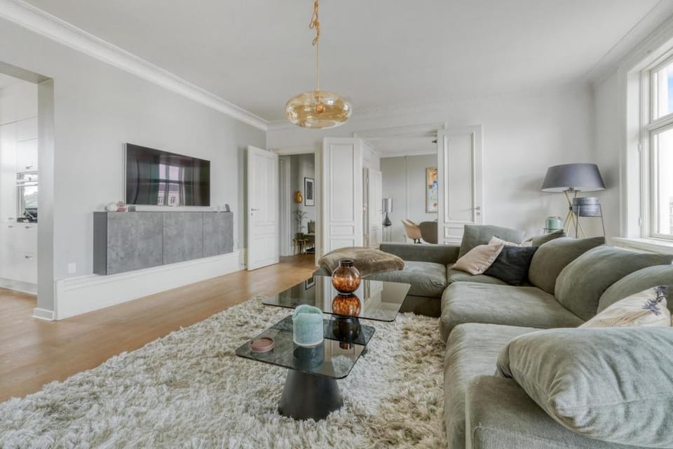 Stylish & Spacious Apt in CPH Apartment in Frederiksberg