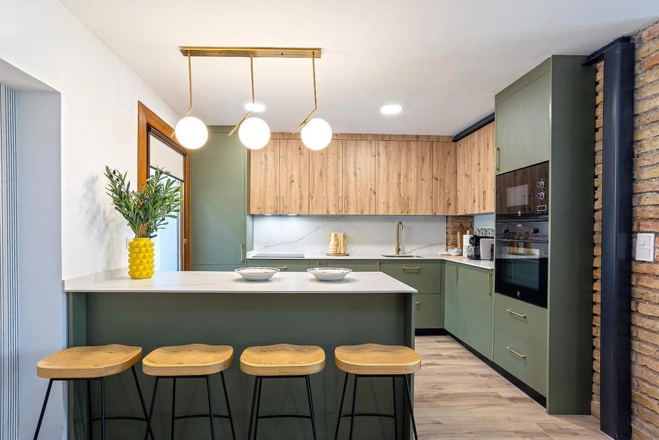 Coffee/tea facilities, Kitchen or kitchenette, Dining area, dishwasher, oven, stove, toaster