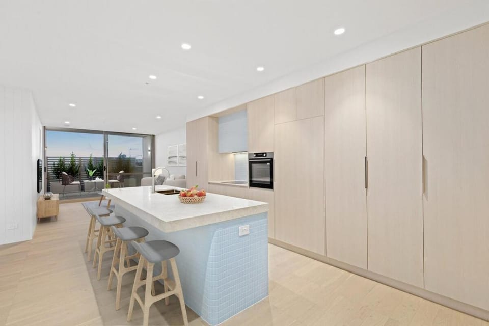 Kitchen or kitchenette, Food and drinks, Dining area, oven, stove