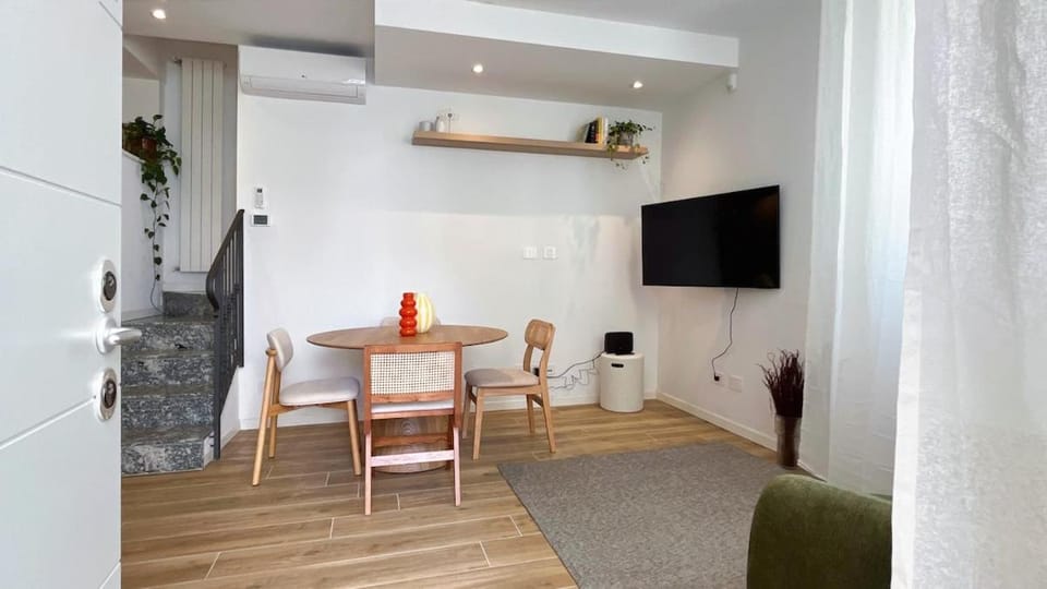 Communal lounge/ TV room, Living room, Seating area, Dining area