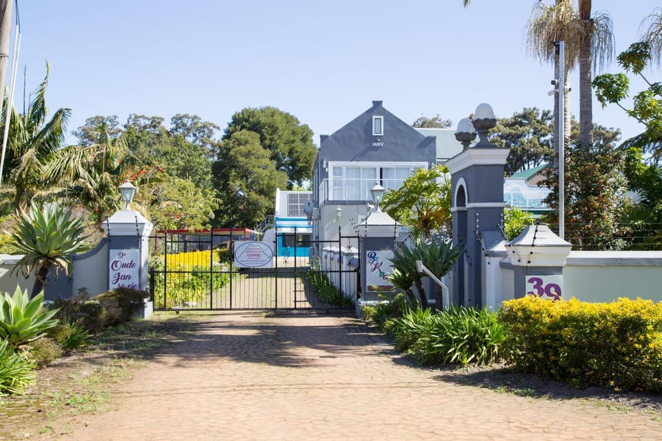 Property building, Day, Garden