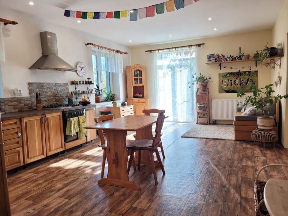 Kitchen or kitchenette, Living room
