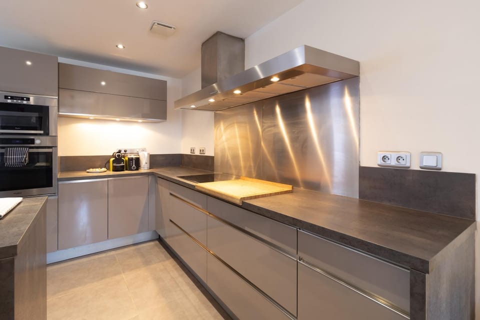 Coffee/tea facilities, dishwasher, stove, washing machine, kitchen