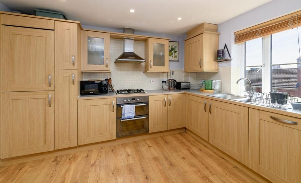 Lovely 2 Bed Only 5 min Walk to Bus and Easy Bay Access Apartment in Cardiff