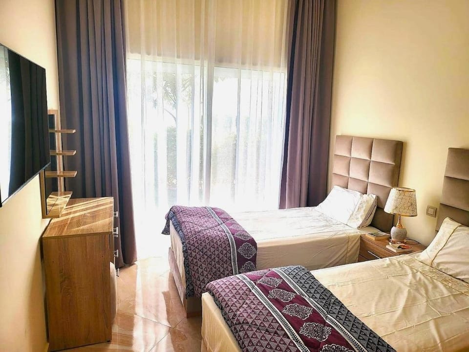 Bed, TV and multimedia, Photo of the whole room, Evening entertainment, Bedroom