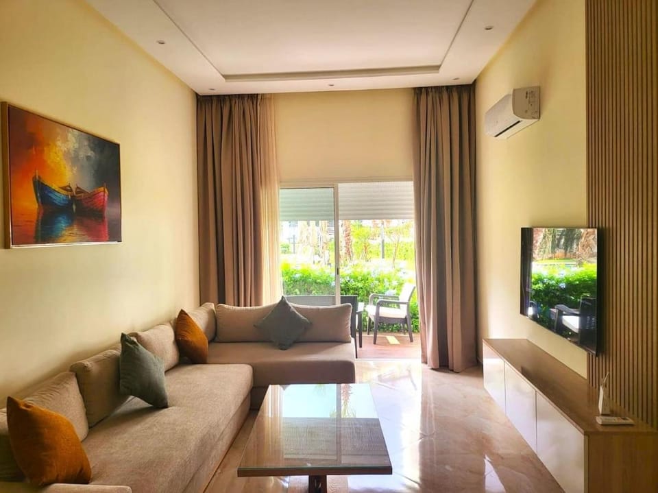 Communal lounge/ TV room, TV and multimedia, Living room, air conditioner