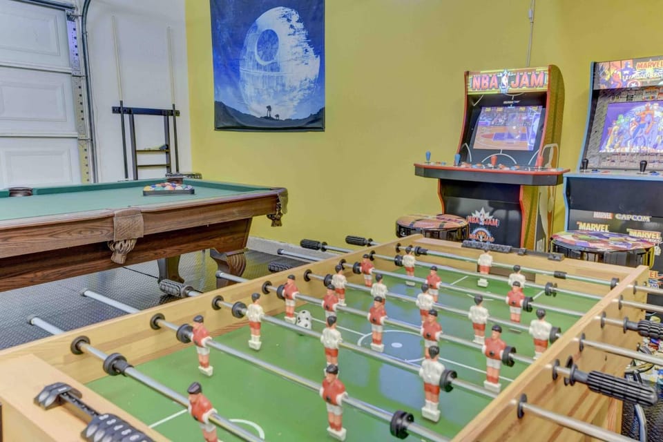 Game Room, Decorative detail