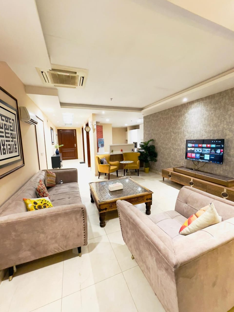 Communal lounge/ TV room
