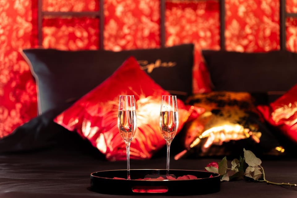 Bed, Decorative detail, Bedroom