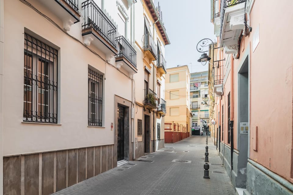 Property building, Day, Neighbourhood, City view, Street view