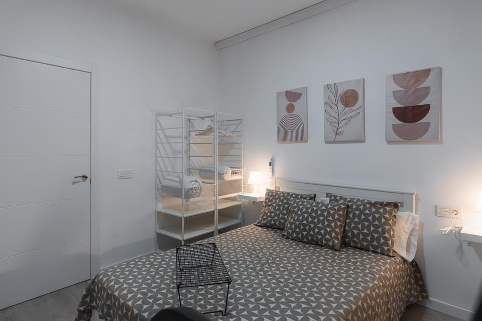 Bed, Photo of the whole room, Bedroom