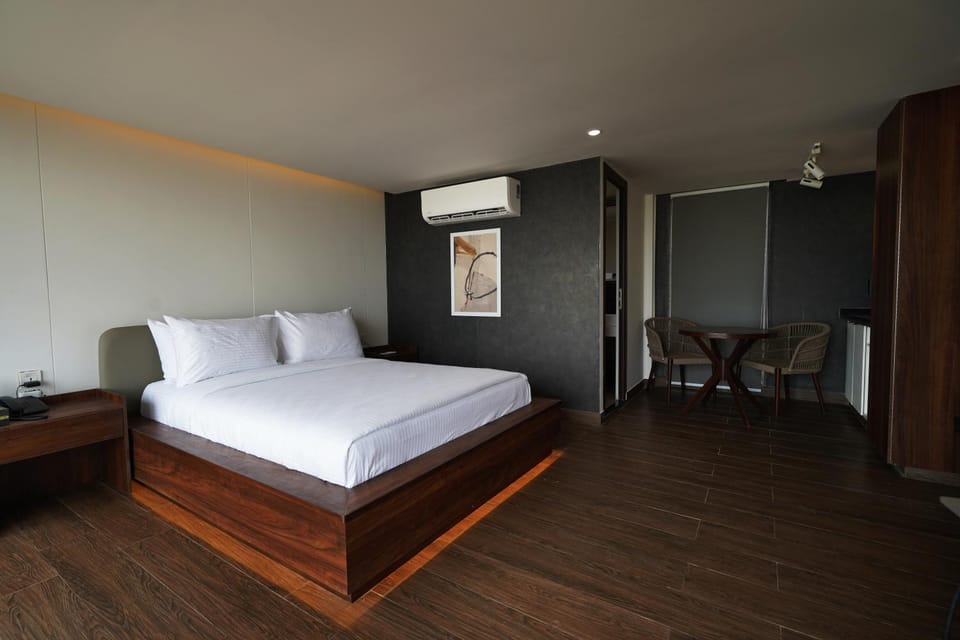 Bed, Photo of the whole room, Bedroom, wardrobe, air conditioner