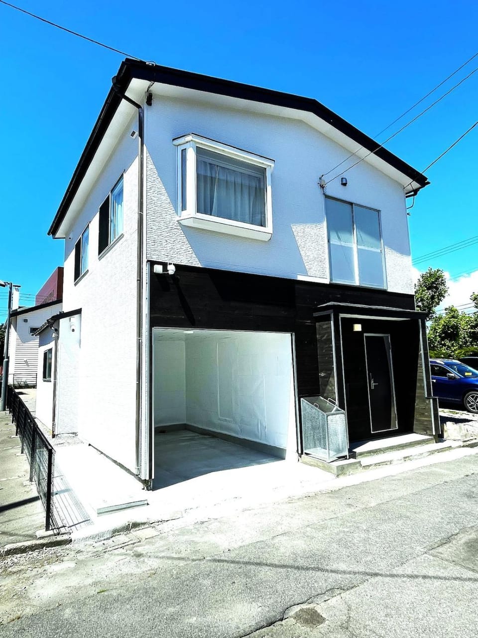 Property building, Street view, Parking