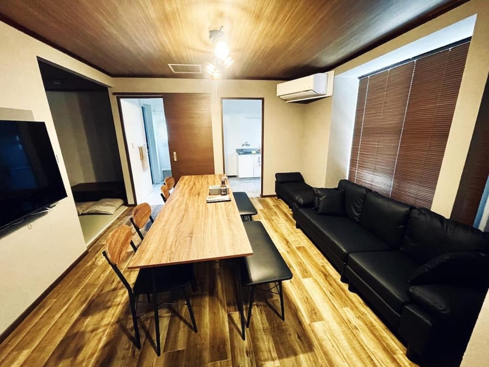 Communal lounge/ TV room, TV and multimedia, Living room, Dining area, air conditioner