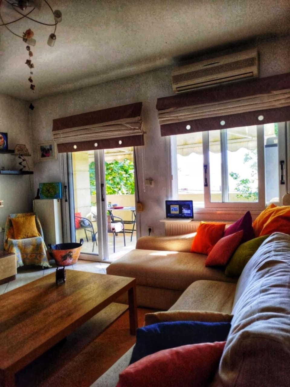 Living room, Seating area, air conditioner