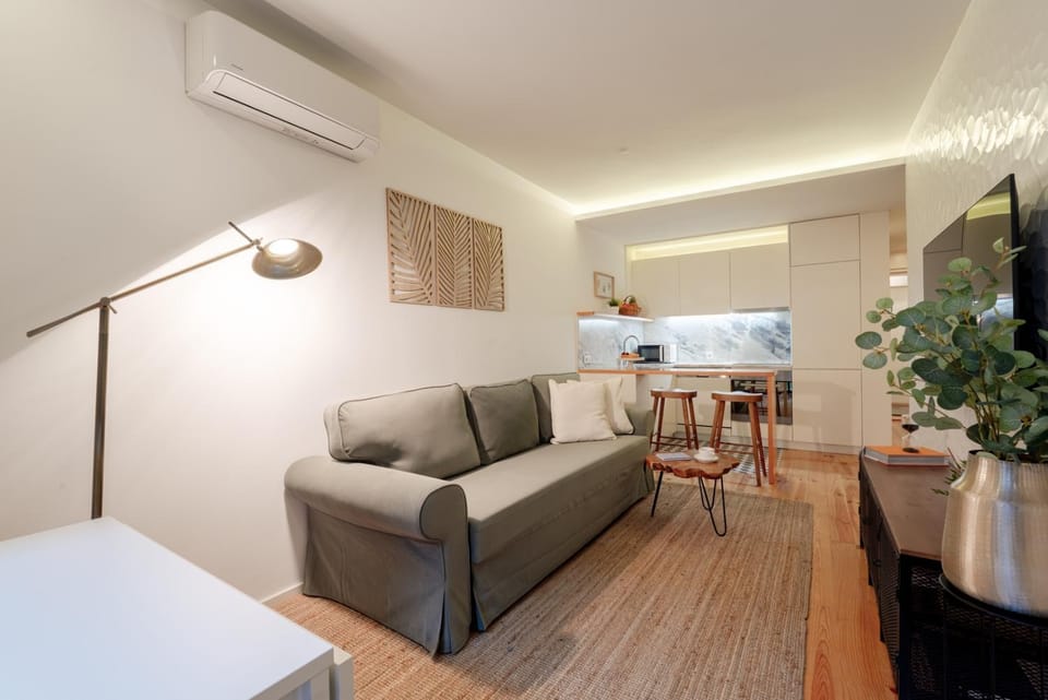 TV and multimedia, Kitchen or kitchenette, Living room, air conditioner