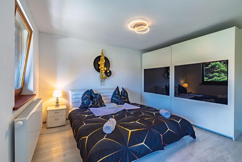 Bedroom, towels, wardrobe