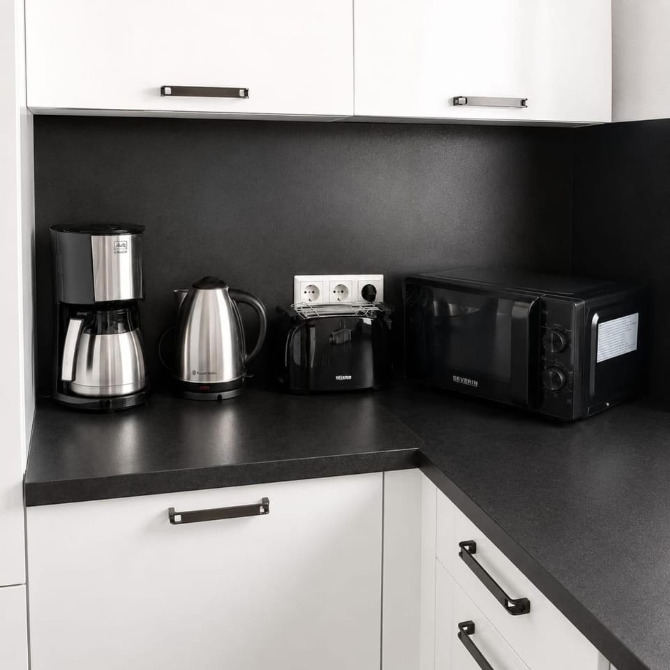 Coffee/tea facilities, Kitchen or kitchenette, microwave, toaster, kitchen
