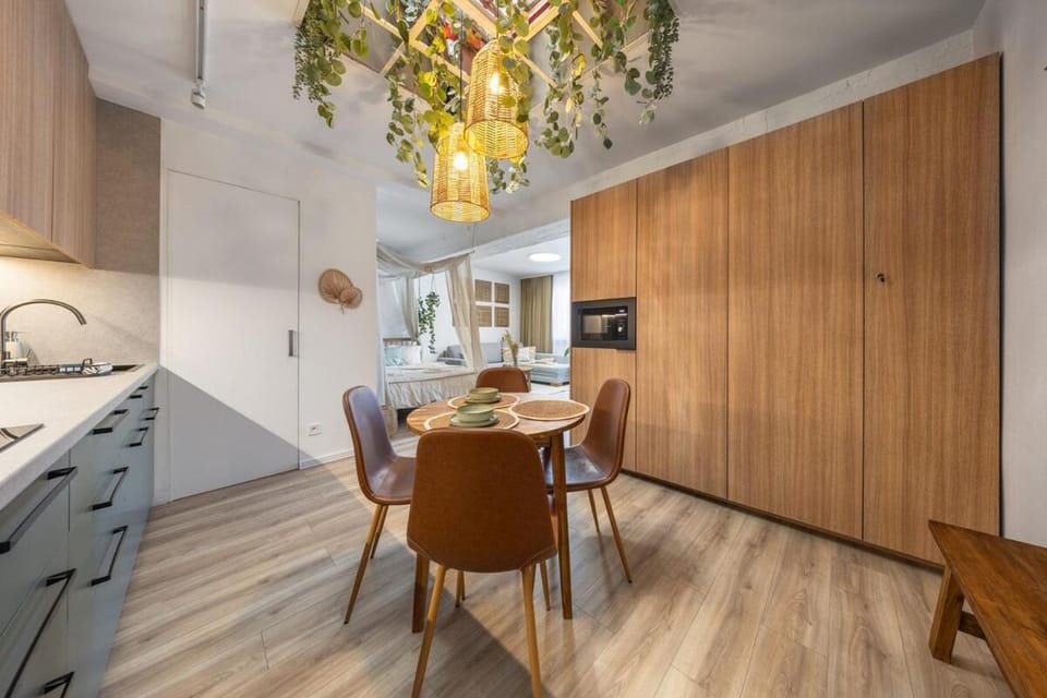Kitchen or kitchenette, Dining area, pet friendly, stove, wardrobe