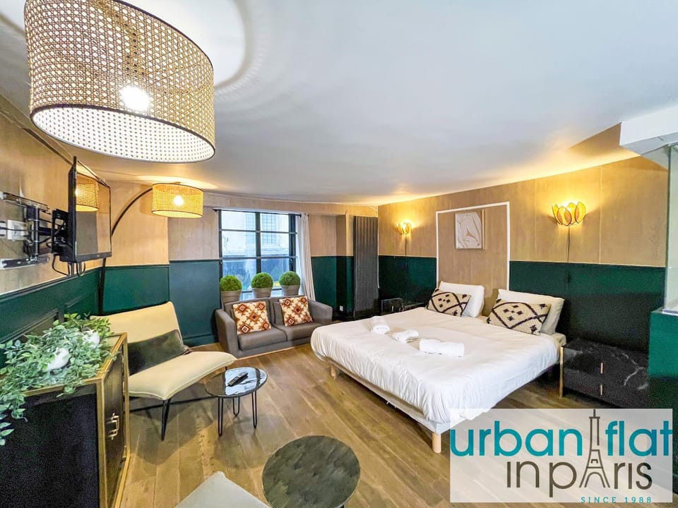 UrbanFlat 31 - Triplex Loft in Central Paris Apartment in Paris