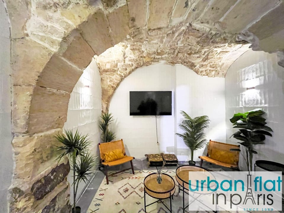 UrbanFlat 31 - Triplex Loft in Central Paris Apartment in Paris