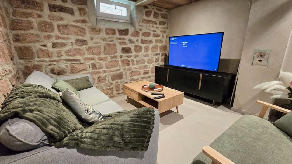 Communal lounge/ TV room, TV and multimedia