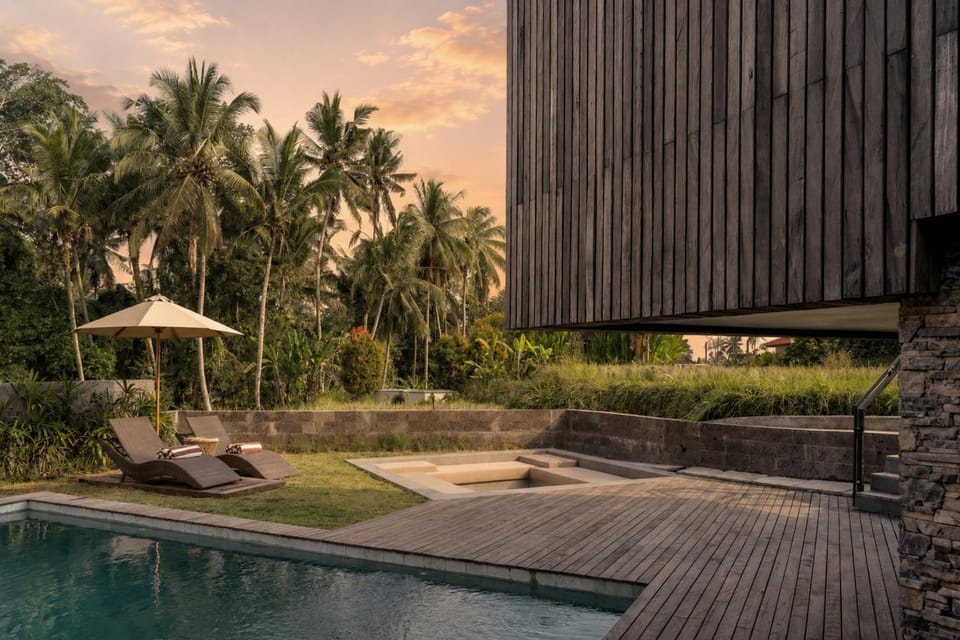 Patio, Garden view, Pool view, Swimming pool, sunbed