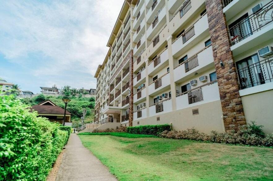 7F Cozy 2BR Condo - Central Location Apartment in Cagayan de Oro