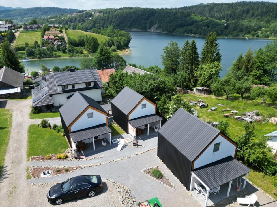 Property building, Day, Neighbourhood, Natural landscape, Bird's eye view, Lake view